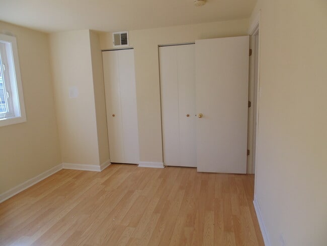 Building Photo - 1002 Parkwood Dr