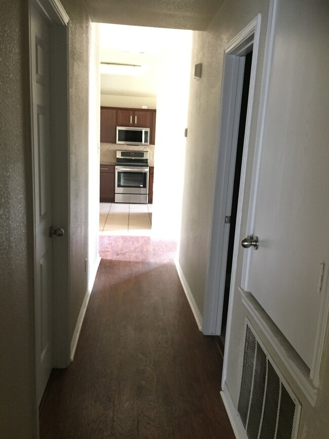 Building Photo - 707 Bighorn Dr