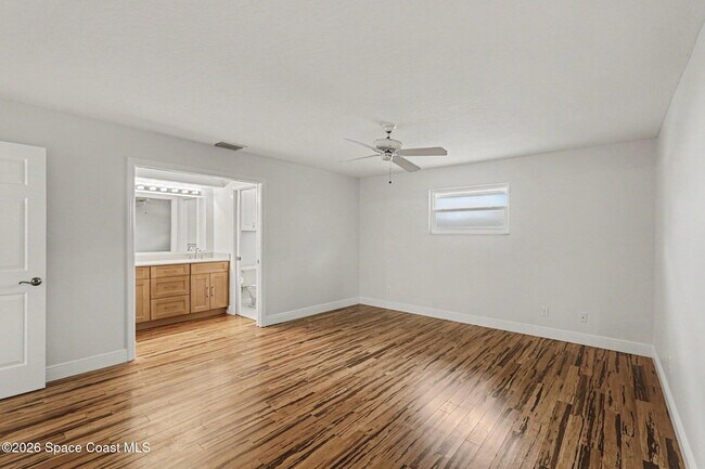 Building Photo - 115 11th Ave