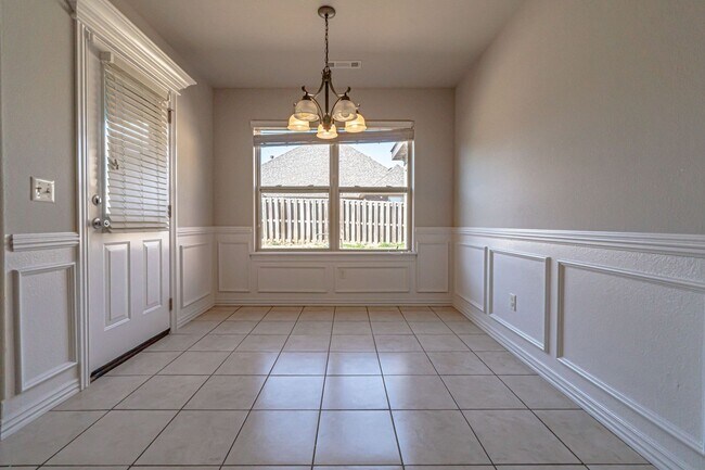 Building Photo - Centerton Family Home!