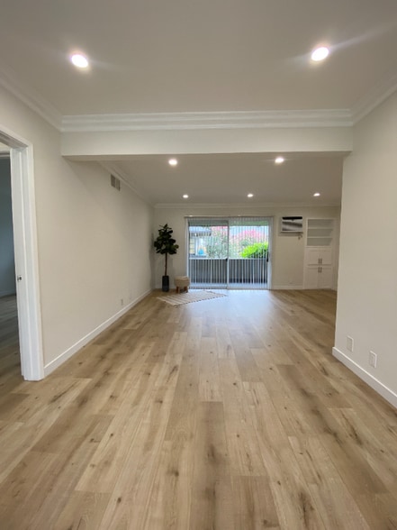 Building Photo - 283 S El Molino Ave