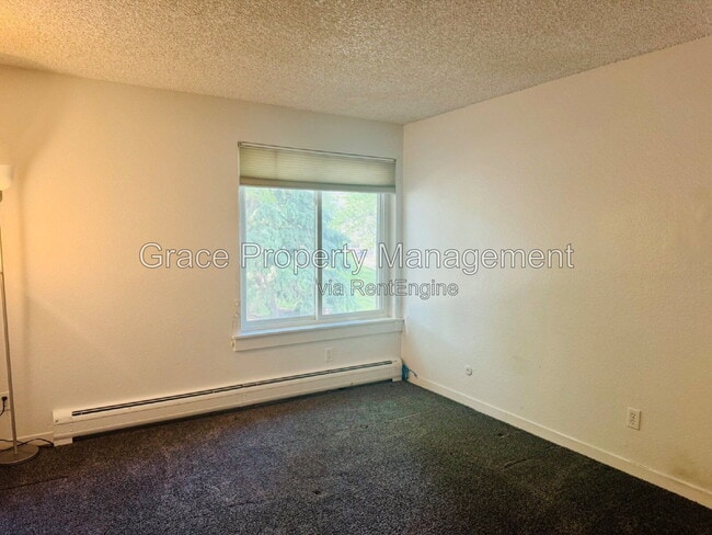 Building Photo - 501 Golden Cir