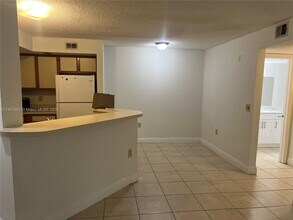 Building Photo - 643 Vista Isles Dr