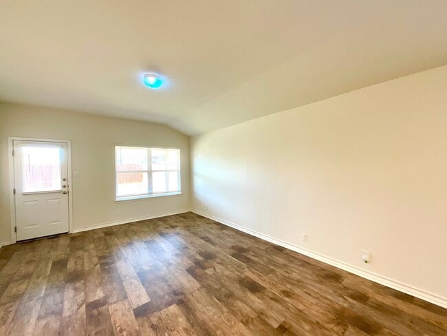 Building Photo - *MOVE IN SPECIAL* Stunning 4/2 Home With Access To Pool, Trails & 24-Hour Fitness Center!