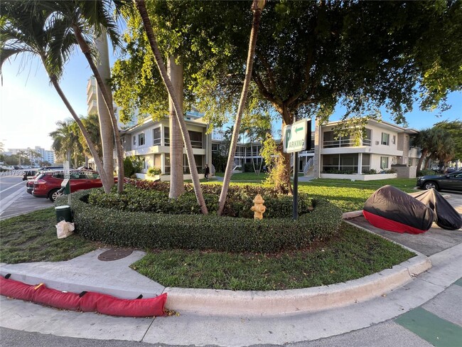 Building Photo - 9200 E Bay Harbor Dr