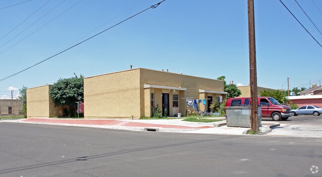 Building Photo - 711-715 S Tays St