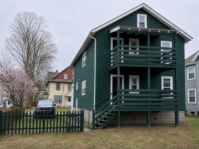 Building Photo - 104 Hooker St