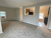 Building Photo - 360 Colonial Rd
