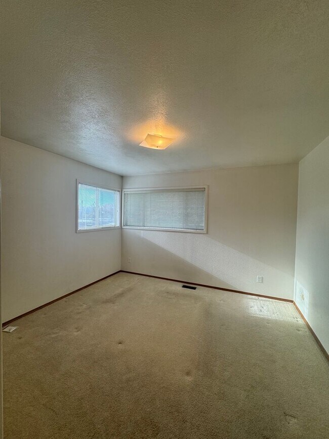 Building Photo - 4337 Lombard Dr
