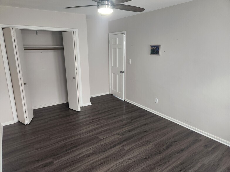 bedroom - 13797 Cedar Rd