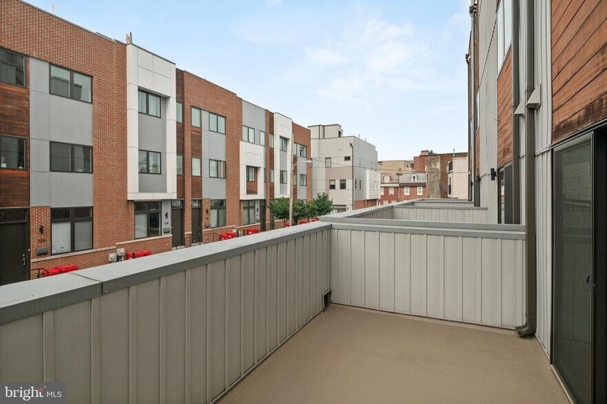 Building Photo - 322 Fairmount Ave