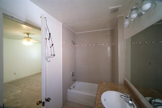 Building Photo - 12526 Lima Dr