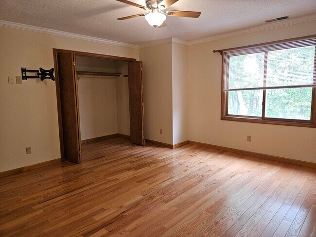 Building Photo - 410 Emmett St