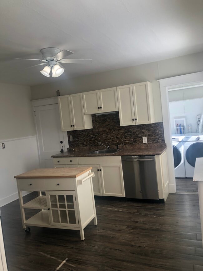 Building Photo - 1144 Boulevard