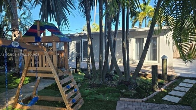 Building Photo - 2622 Sheridan St