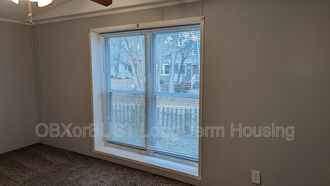 Building Photo - 106 Sumac Ln