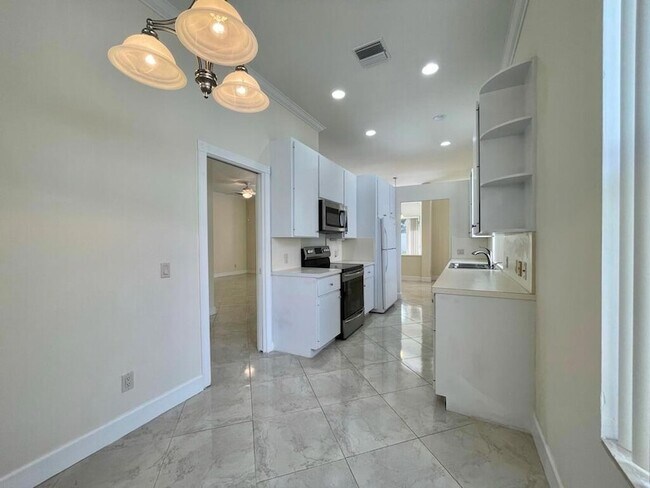 Building Photo - 252 Sussex Cir