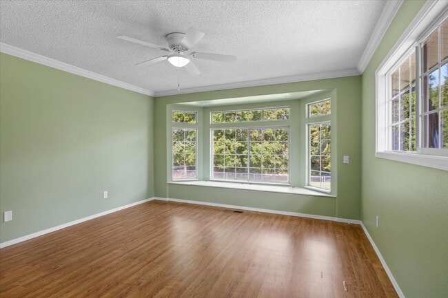 Building Photo - 966 S Shasta Ave