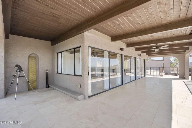 Building Photo - 6900 N Highlands Dr