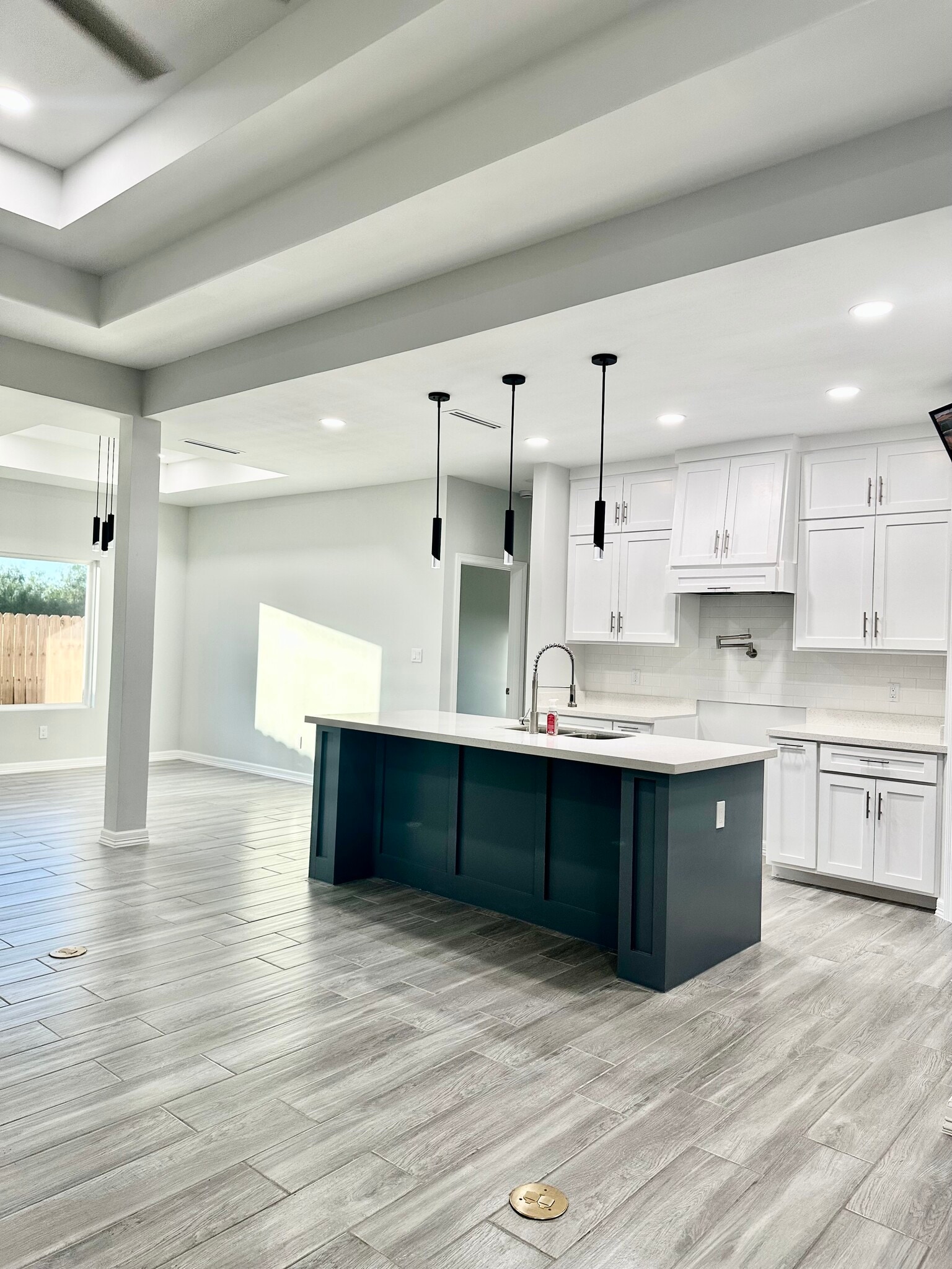 Building Photo - 7005 Heliconia