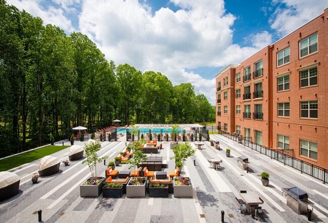 Building Photo - Paramount & Majestic at Spectrum Town Center