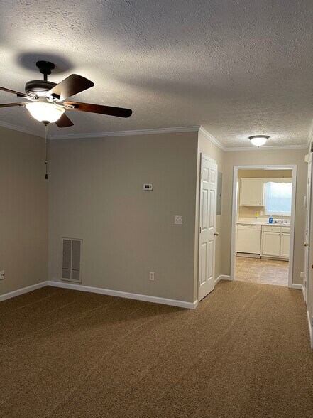 Building Photo - 641 Old Town Rd