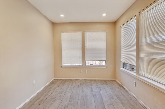 Building Photo - 10839 Sugar Hill Dr