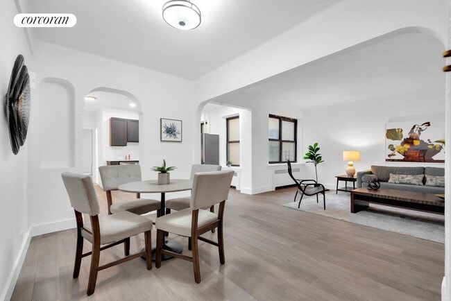 Building Photo - 3000 Valentine Ave