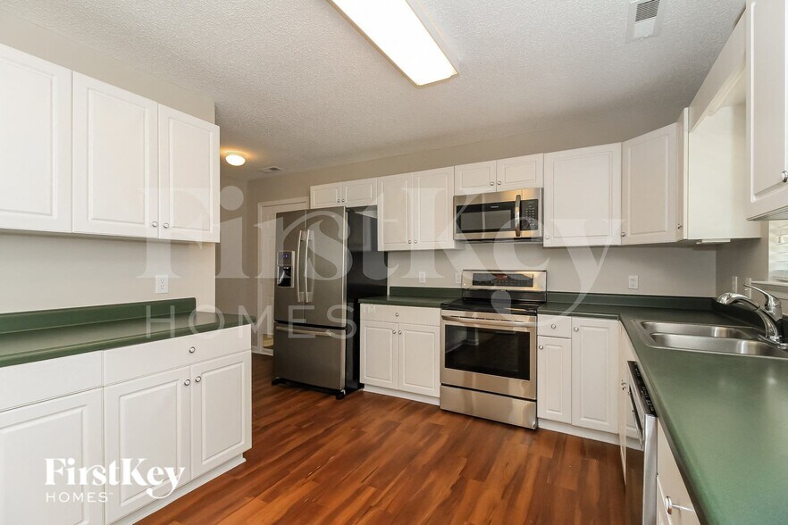 Building Photo - 6011 Hickory Creek Rd