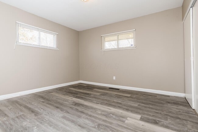 Building Photo - 4352 Ashgrove Dr