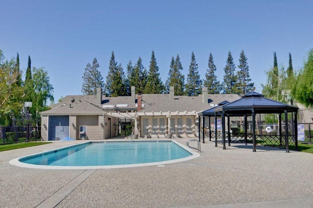 Building Photo - 1711 Parkview Green Cir