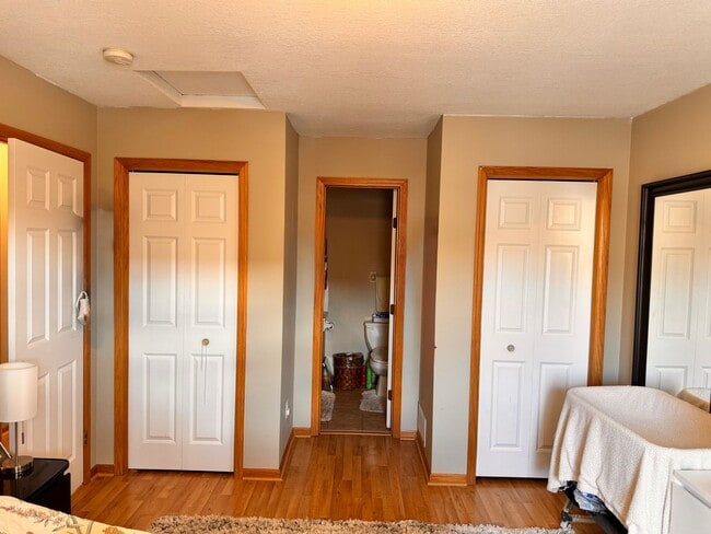 Building Photo - Gorgeous 3 Bedroom, 2 Full Bathroom Townhome in Desirable Location