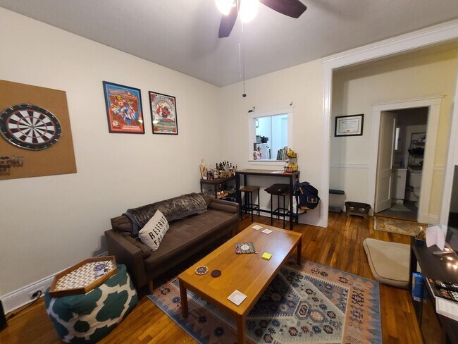 Building Photo - Updated 1 bed - Pet Friendly - Close to T and Whole Foods