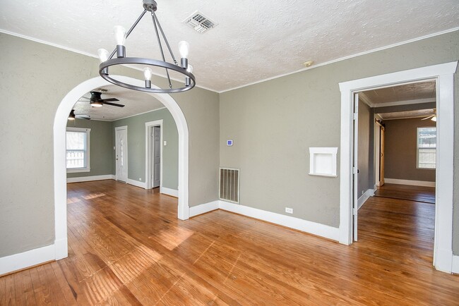 Building Photo - 8158 Niles St