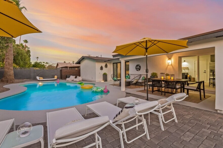 Building Photo - 5002 E Paradise Dr
