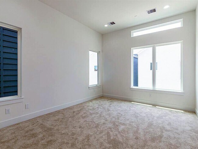 Building Photo - 2531 Hollister St