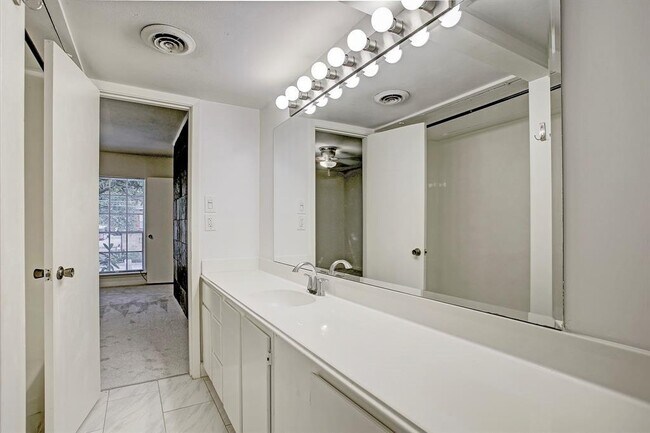Building Photo - 3400 Timmons Ln