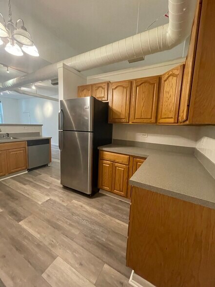 Building Photo - 1844 W Henderson St