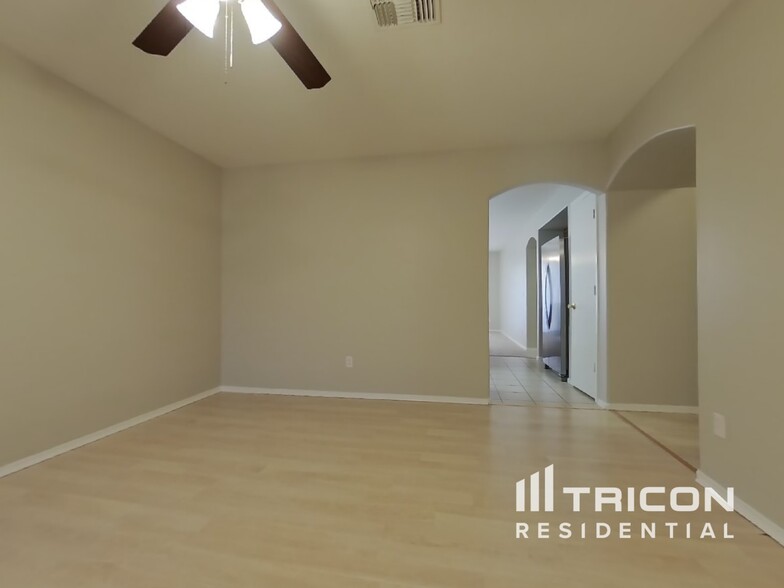 Building Photo - 20 N 220th Ln
