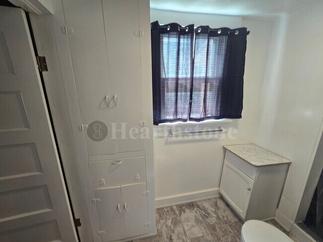 Building Photo - 316 N Walnut St