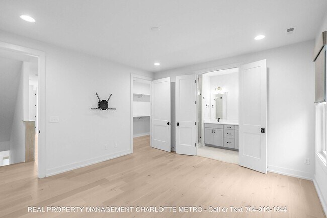 Building Photo - 1609 Parkwood Ave