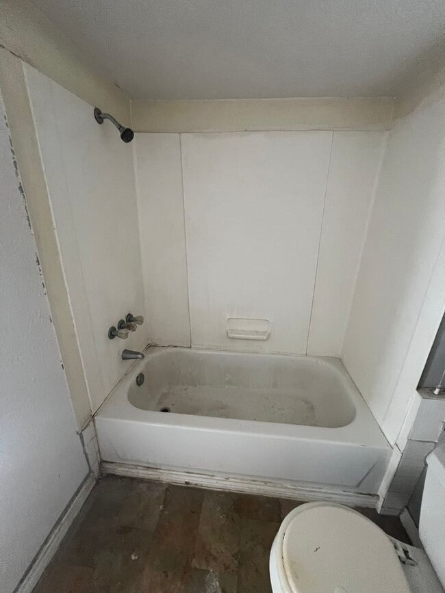 Building Photo - Six Month Lease