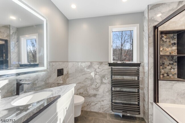 Building Photo - 850 Valley Rd