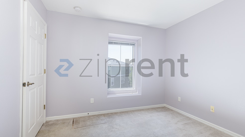 Building Photo - Unit