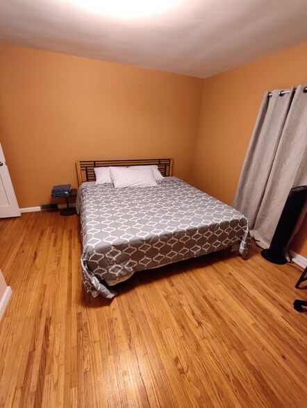 Building Photo - 160 Azalea Rd