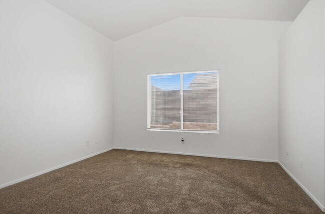 Building Photo - 641 Bent Grass Ave