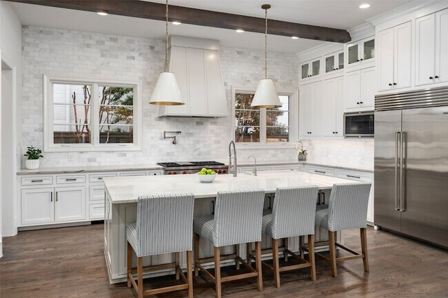 Building Photo - 3537 Villanova St