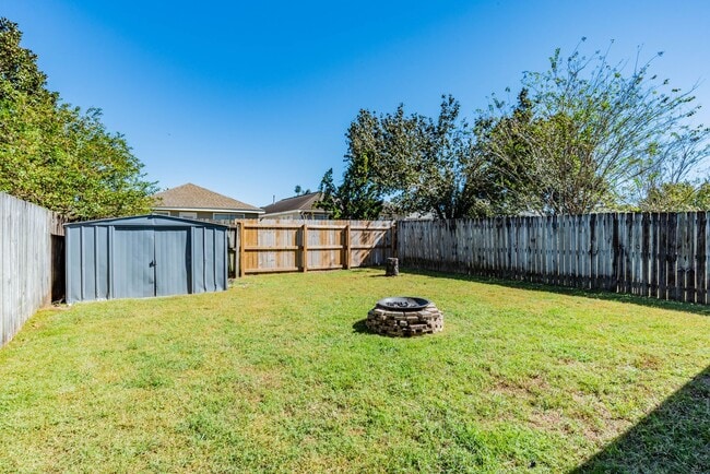 Building Photo - Well-maintained cottage home in Bellview