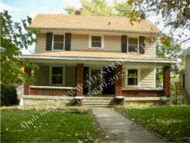Primary Photo - Nice 3 Bed 1.5 Bath Home in KCK-Available ...