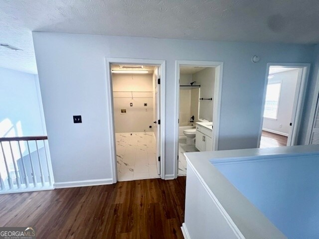 Building Photo - 3320 Northcliff Dr